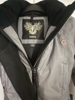 Nobis Women’s Gray Hooded Puffer Coat